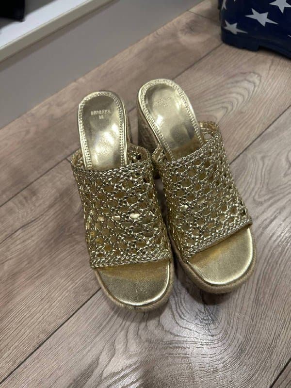 Босоножки золотистые женские на каблуке