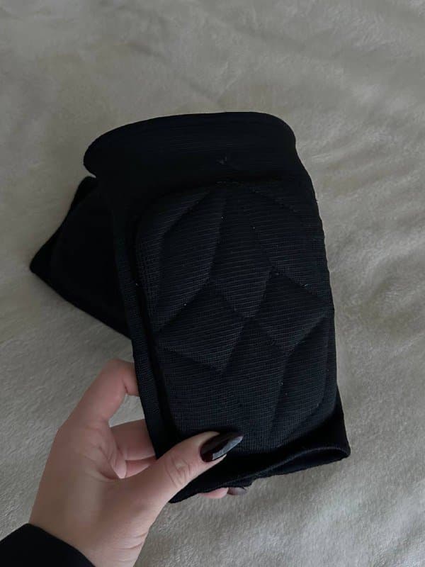 Укороченная рубашка Zara, атласные и кожаные юбки, джинсы, наколенники XS 6