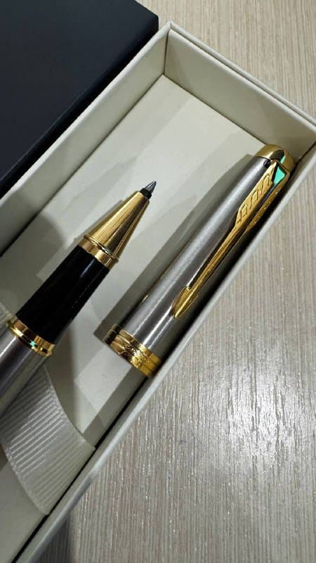 Ручка-паркер с роллером чёрного цвета 3