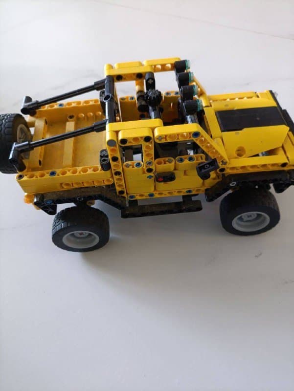 машинки, игрушки, рюкзак, укулеле, настольная игра