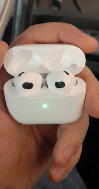 Беспроводные наушники AirPods