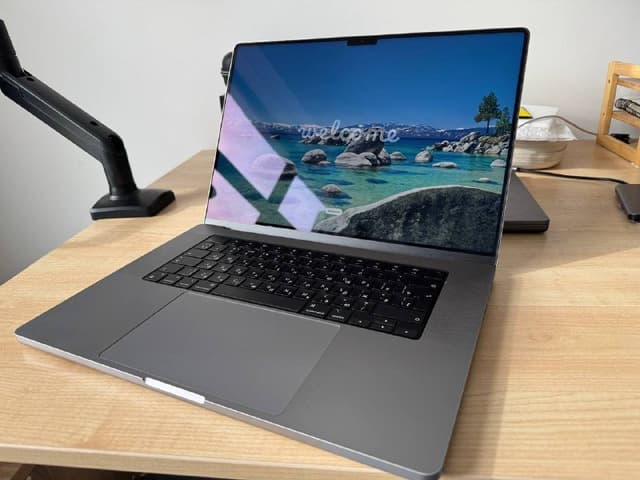 MacBook Pro 16" M2 Pro 16gb ram 1Tb SSD