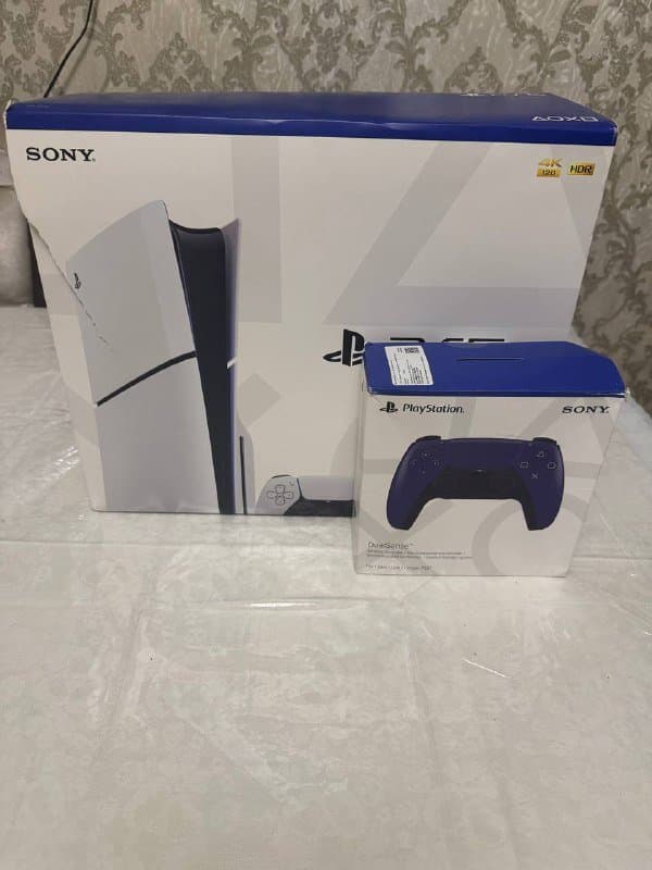Приставка Playstation 5 Slim, 2 джойстика