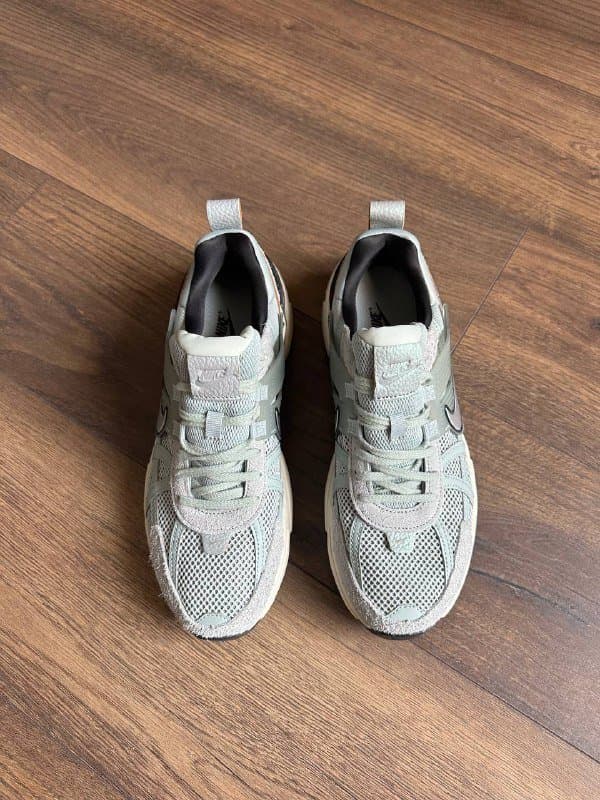 Кроссовки Nike V2K Run мужские US 11 UK 8.5 2