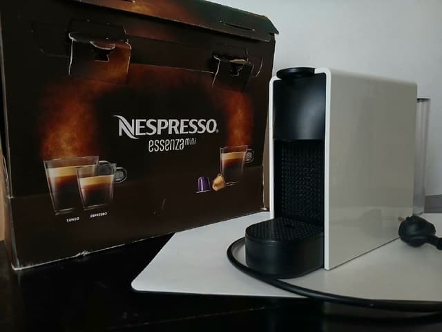 Капсульная кофемашина Nespresso Essenza Mini