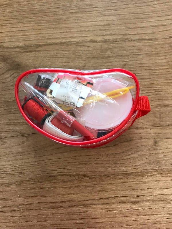 Нитки, иголки, ножницы, сантиметр, напальчник, пуговицы, спицы, нитки для вязания, бисер набор 9