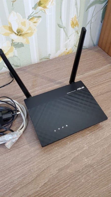 Wi-Fi роутер ASUS RT-N12E С1 чёрный б/у 2