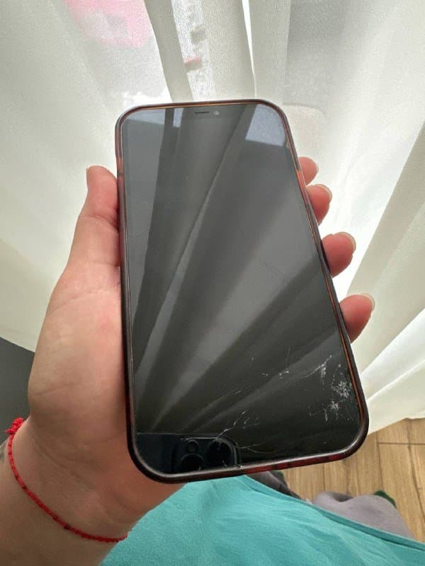 iPhone 12 Pro Max 128 ГБ с разбитым экраном и крышкой 2