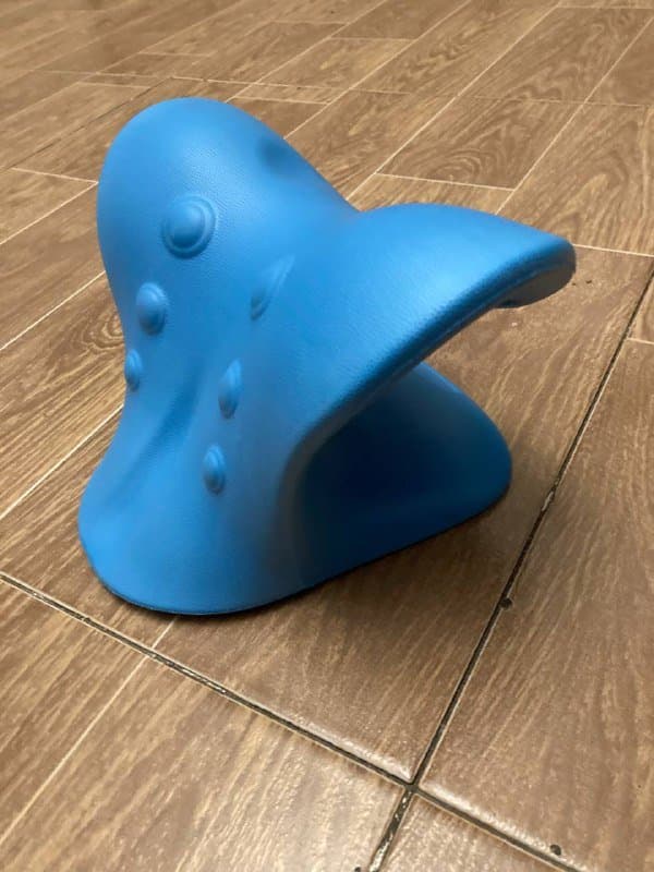 гантели 3 кг, двухсторонние шарфы, флисовая шляпа, массажер для шеи, учебники по английскому 7