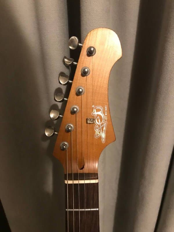 Гитара JET JS-400 Relic с кейсом, ремнем и стойкой 3