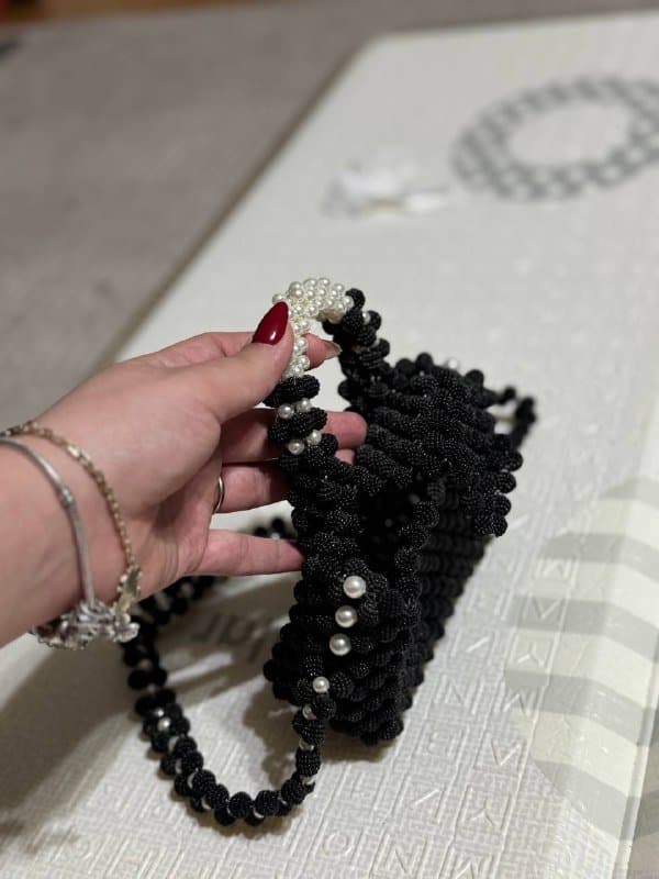 Сумки из бусин разноцветная, черная, белая с голубым, черная в полоску 5