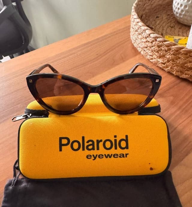 Женские солнцезащитные очки Polaroid