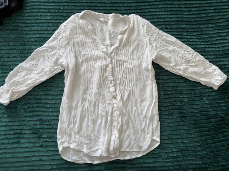 Электромассажёр, шёлковый костюм, джинсы, юбки, рубашка, утягивающие шорты, сумочки, очки 10