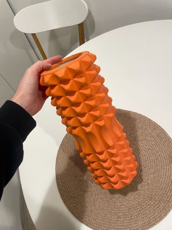 Шарф и шапка, стаканчики для пикника, игрушка утка, массажный ролл, утюжок для волос, поводок рулетка, рюкзак для ноутбука 4