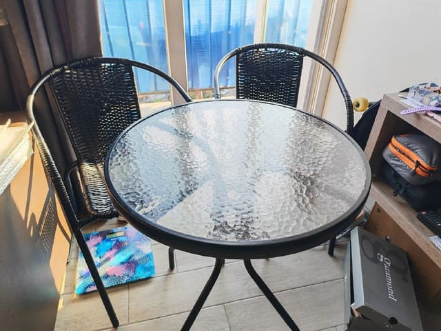 Стол стеклянный и 2 стула