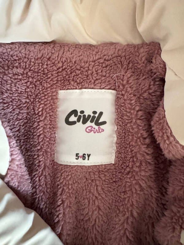 Куртка для девочки 5-6 лет