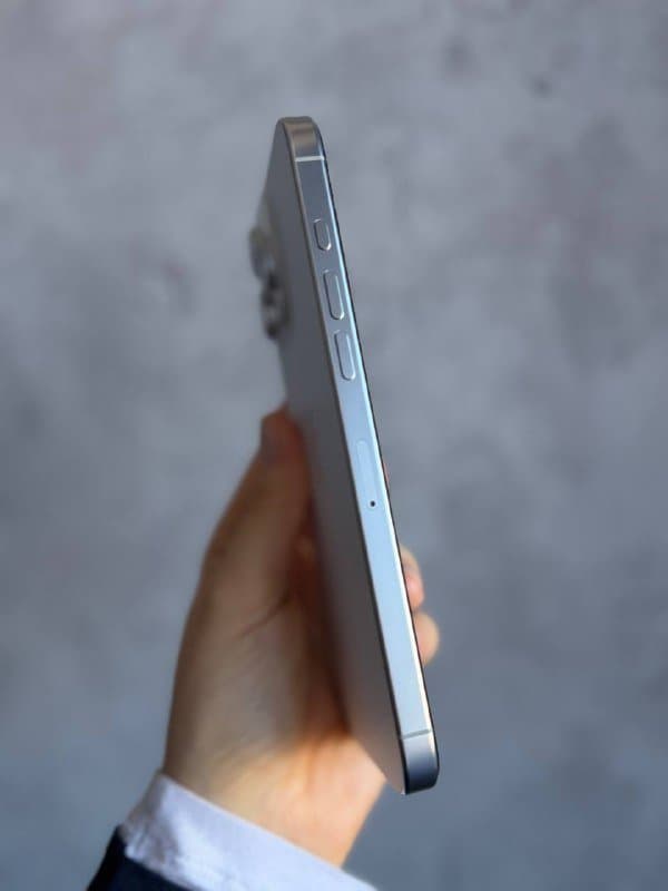 iPhone 16 Pro Max 256 ГБ, white titanium 3