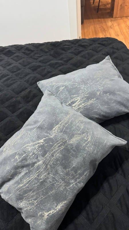 Подушки и покрывало