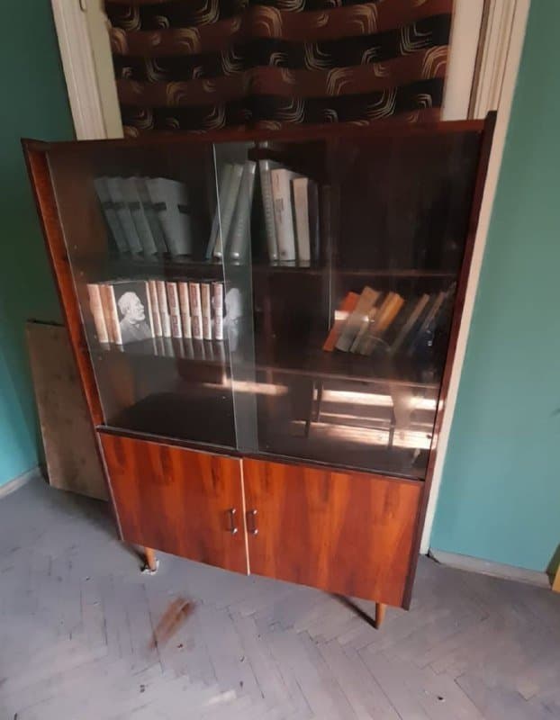 Книжный шкаф