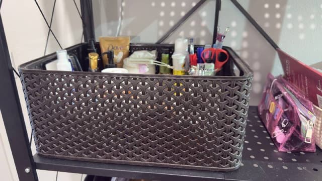 Пластиковая коробка с ручками для хранения