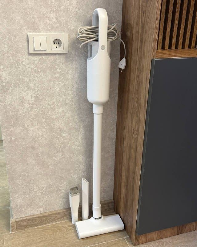 Вертикальный пылесос Xiaomi с насадками