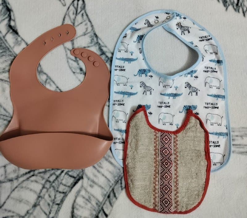 Вязаный комбинезон, шорты для плавания D&G, слюнявчики 3