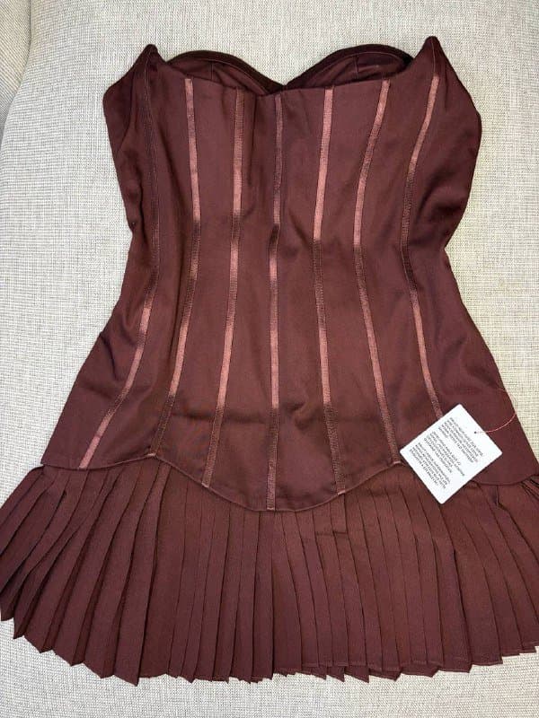 Льняное платье Ever New, Сумка Guess Kaline, Корсетное платье ASOS 10