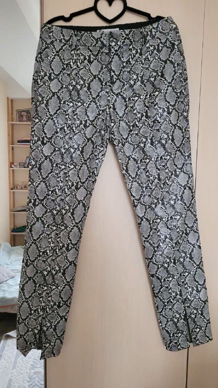 Трендовые брюки Zara змеиный принт экокожа размер M