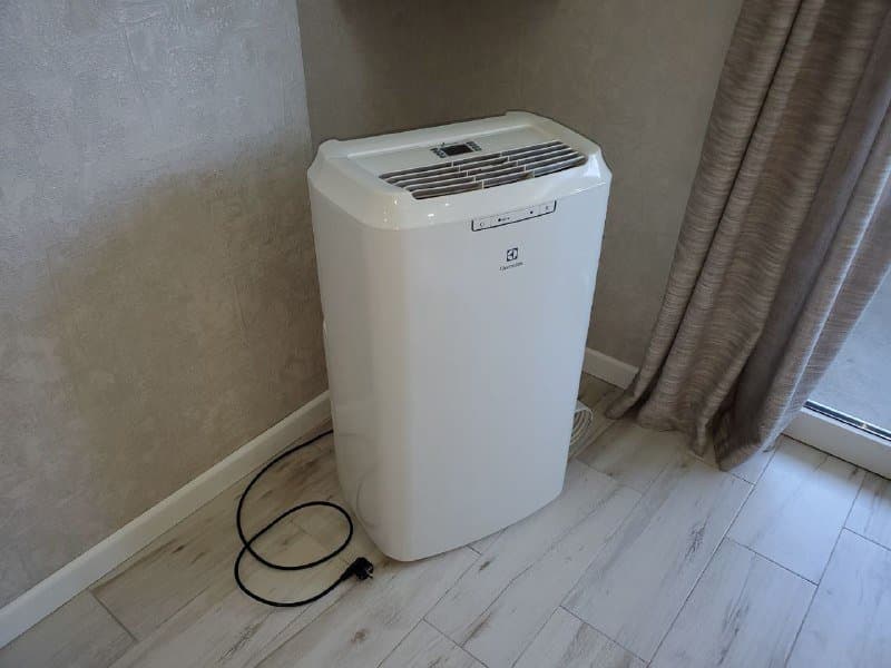 Напольный кондиционер Electrolux EACM - 14 EZ/N3 WHITE 1