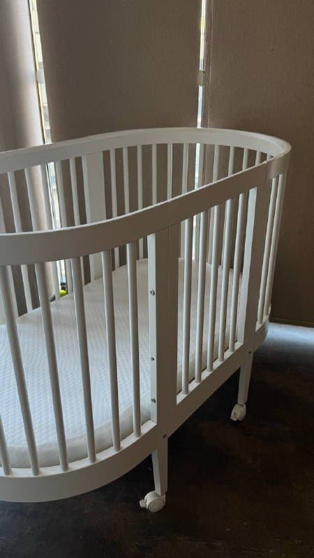 Итальянская детская кровать трансформер с матрасами и мягким бортиком 1