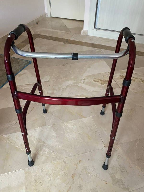 Ходунки для пожилых людей