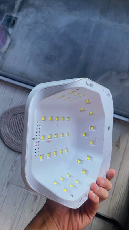 Ультрафиолетовая лампа для ногтей 2