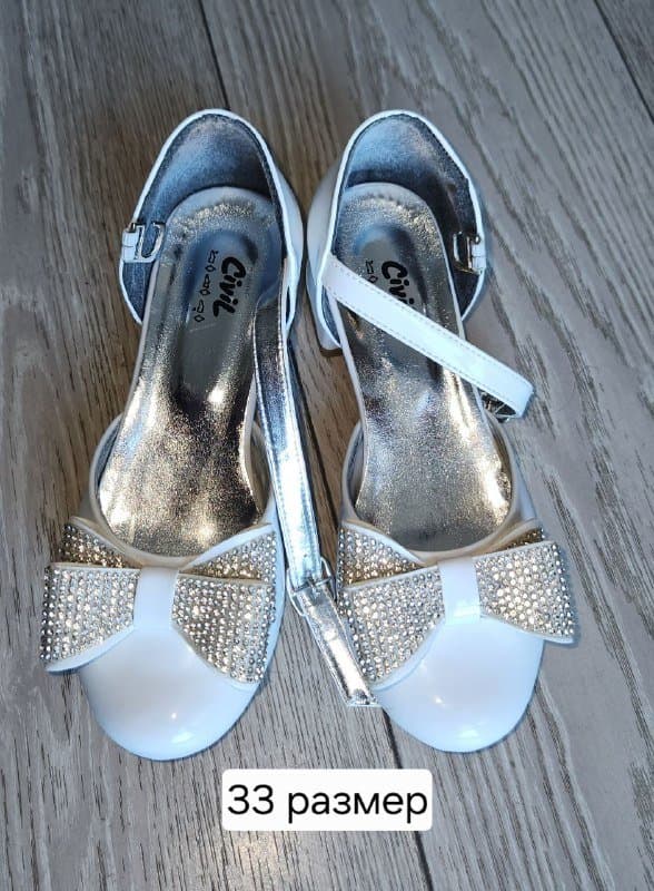 Праздничная обувь для девочки 33 и 30 размер