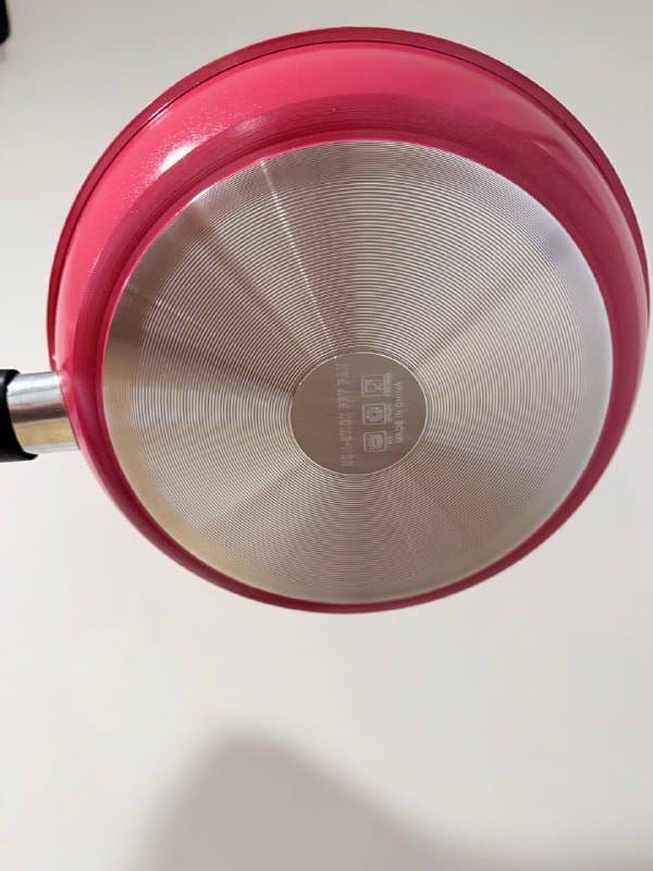 Сковородка диаметром 24 см 3