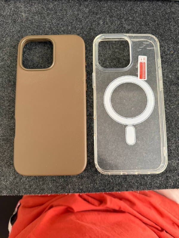 Два чехла на iPhone 16 Pro Max