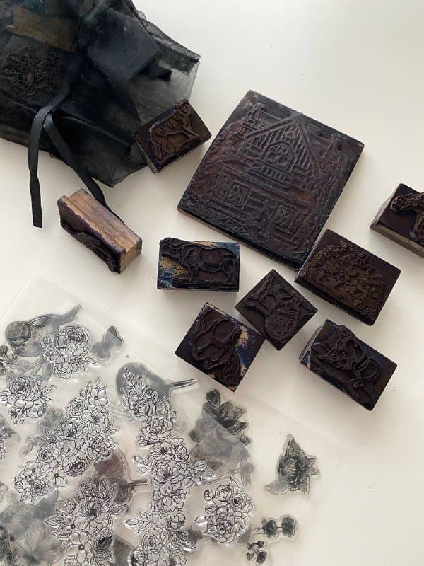 набор старинных штампов и объемные стикеры для штампов