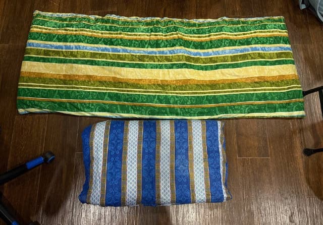 Одноместные матрасы зелёный и синий