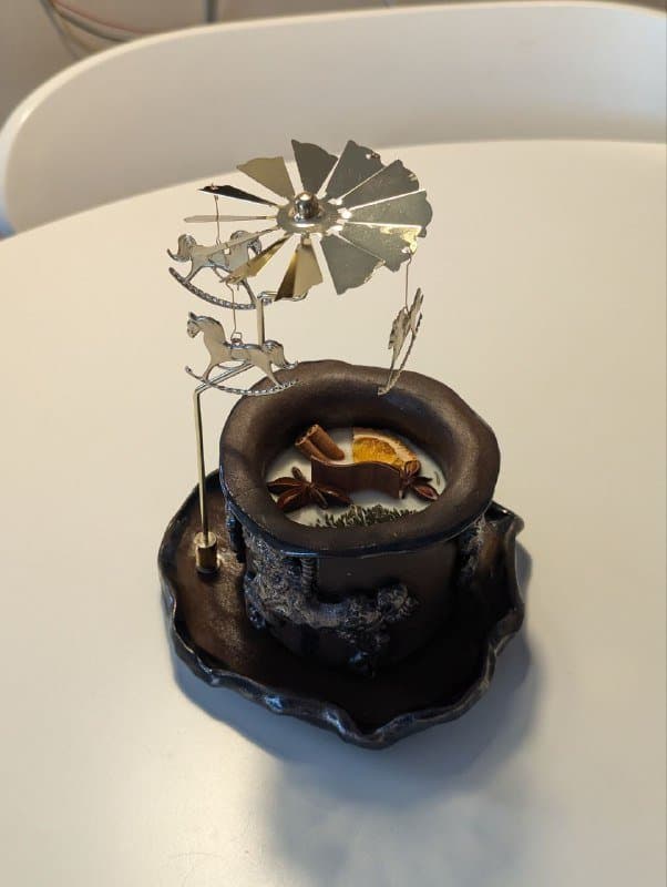 Свеча ручной работы с лошадками 5