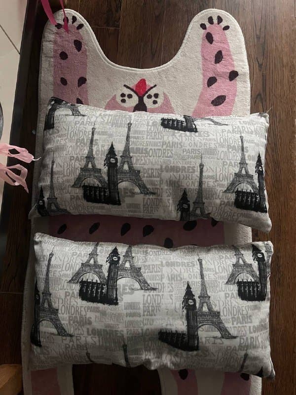 Подушки с наволочками 50х30 4 штуки