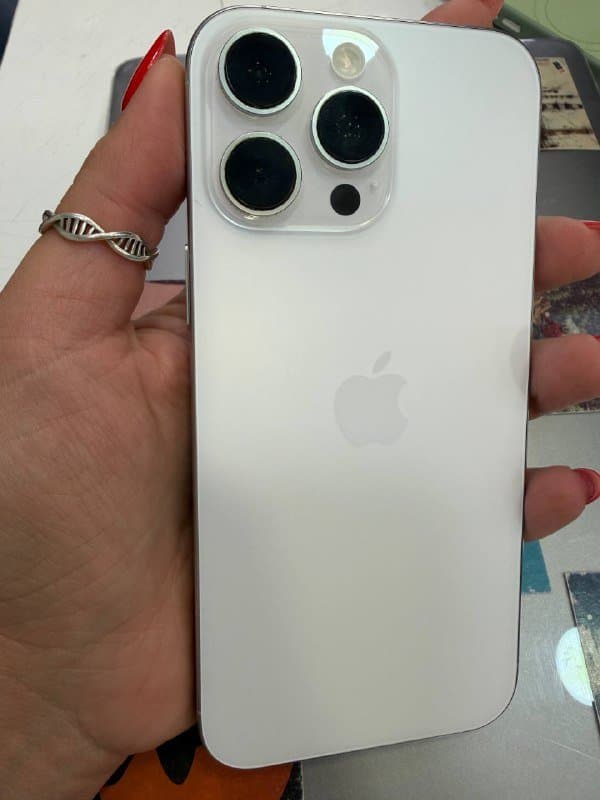 iPhone 16 Pro Max 256GB Silver 1