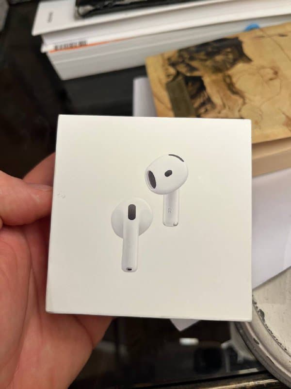 AirPods 4 с шумоподавлением новые оригинальные 1