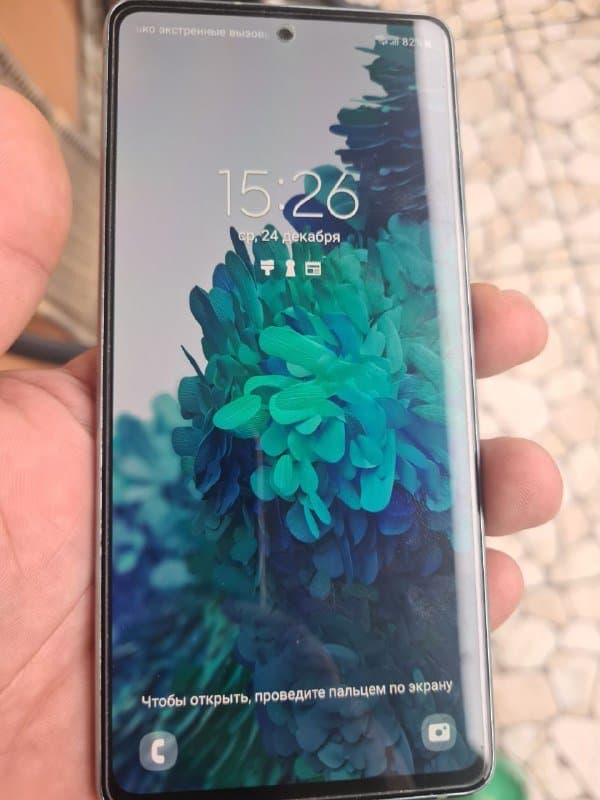 Samsung Galaxy S20 FE телефон 1