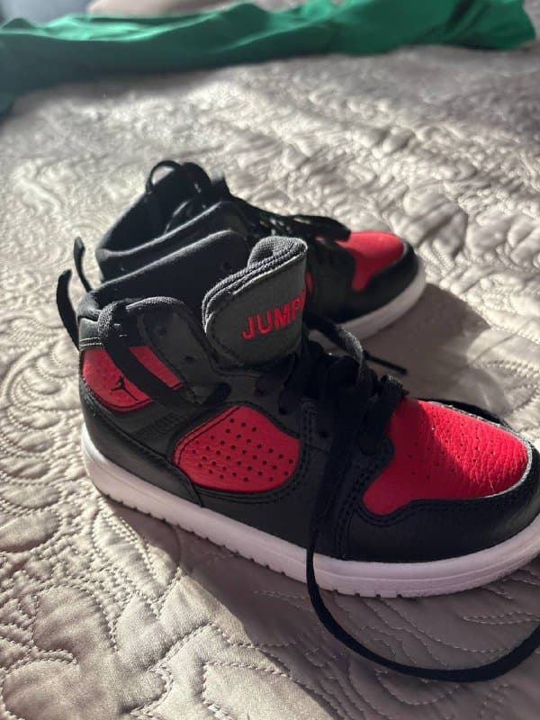 Детские кроссовки Nike Jordan размер 28