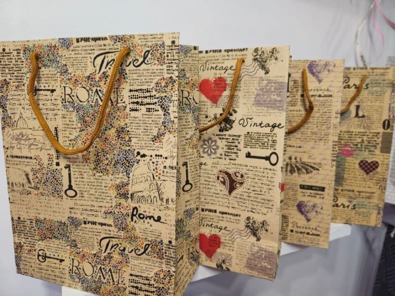 Подарочные бумажные сумочки, упаковки, коробочки 1