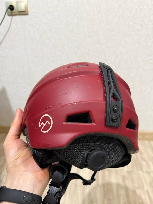 Горнолыжные шлемы GIRO, Glissade и маски Wedze, Electric Charger