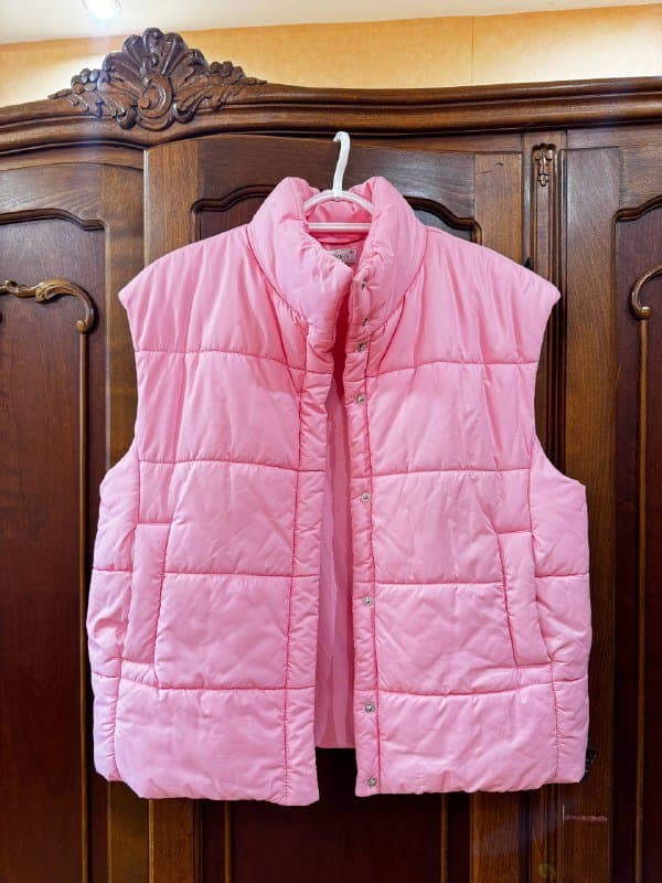 Розовый тёплый жилет размер 42-44