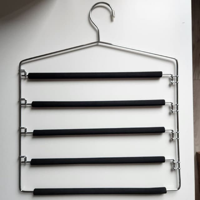 Вешалки для брюк от Jysk три штуки