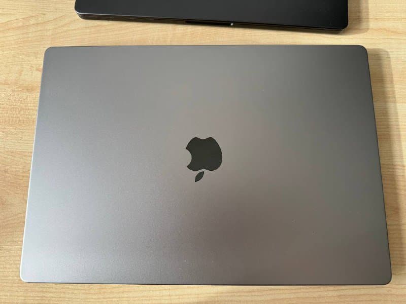 MacBook Pro 16" M2 Pro 16gb ram 1Tb SSD 3