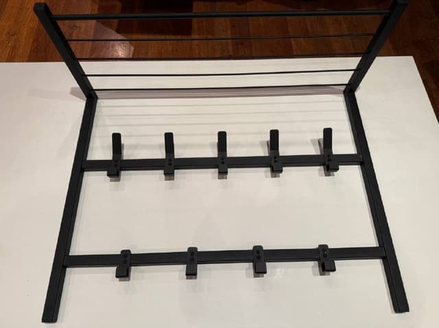 Вешалка настенная металлическая