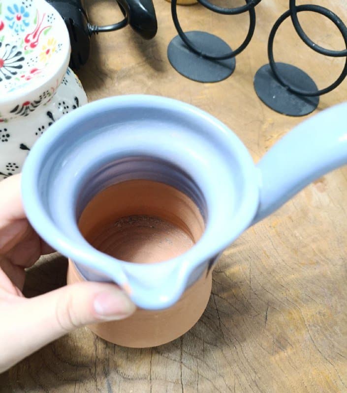 Солонка, подсвечники, лопатка для мороженого, кофельник, блюдца, чайник, мельница для перца 3